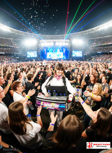 Eis-Bauchladen auf Innsbrucker Sommermarkt – Erlebnisgastronomie und Familienevent.