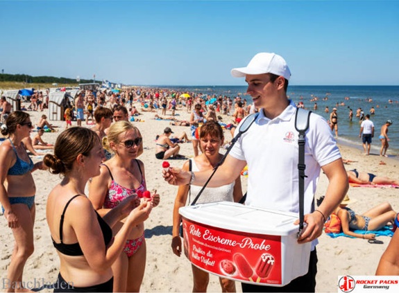 Eiscreme Bauchladen auf dem Sommermarkt in Bremen Frozen Yogurt & Eisgetränke