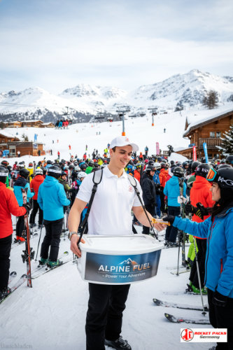 Getränke-Bauchladen im Saarbrücker Stadtzentrum – Citymarketing und Drink-Promotion.