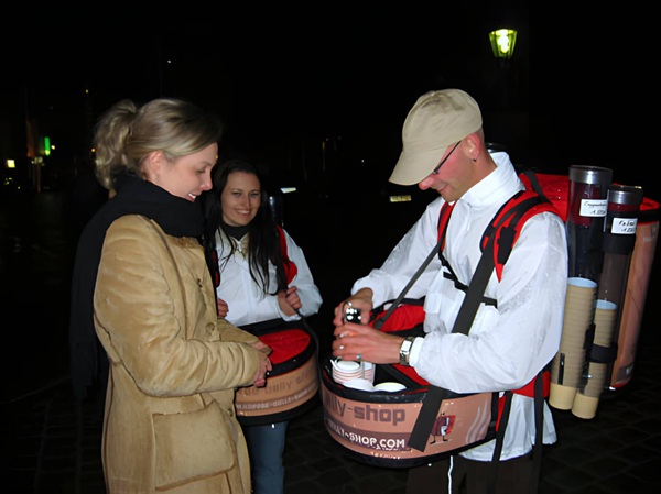 ���� Eventdienstleister für Karneval & Messe – Drinktec München ��✨ | Professioneller mobiler Getränkeservice Bauchladen für Messen & Großveranstaltungen. #Eventdienstleister #DrinktecMünchen #Karneval #MesseCatering #LiveGastro #Getränkeservice ����