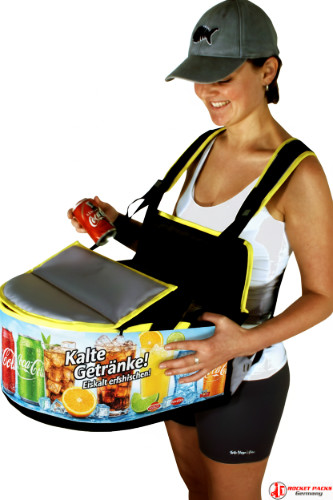 Promoter mit mobil tragbarem On board Bauchladen bei Märchenseefestival in Zug, ermöglicht direkte Kundeninteraktion und Getränke-Ausgabe to go.