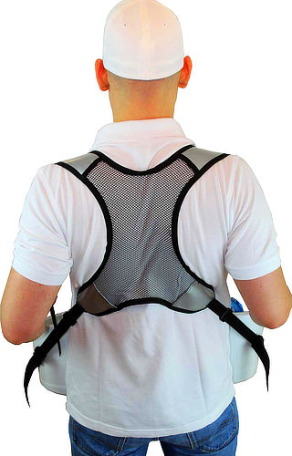 Hochbelastbarer Vendor-Bauchladen für den mobilen Stadionverkauf in München; optimiert für hohe Frequenz und schnelle Waren-Distribution am POS.