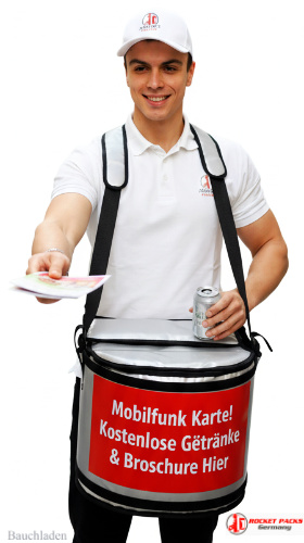 Professionelles Kinderpunch Sampling mit rocketpacks getränke bauchladen﻿ auf dem Nürnberger Weihnachtsmarkt, verbunden mit direkter Kundenansprache und Wetterresistenz.